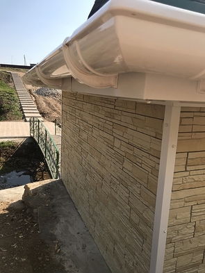Кронштейн желоба металлический Lux, пломбир - 64